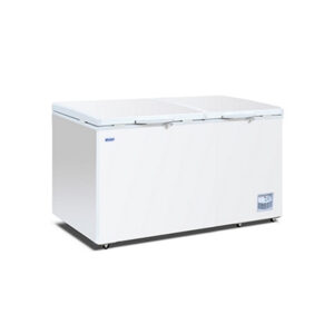 Energy-efficient storage chest freezer with 550L capacity, inventory baskets and solid doors