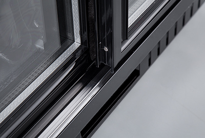 Energy-efficient bar fridge with 210L capacity, fan-forced cooling and adjustable shelves